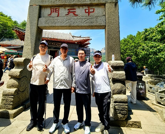 耀霖交通永攀泰山.jpg